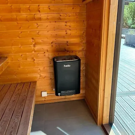 Luxurious With Sauna & Outdoor Hot Tub Feriehus *