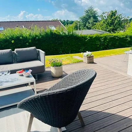 Luxurious With Sauna & Outdoor Hot Tub بيت للعطل