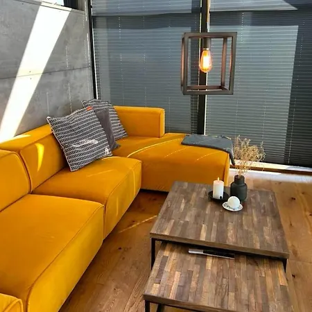 Luxurious With Sauna & Outdoor Hot Tub بيت للعطل