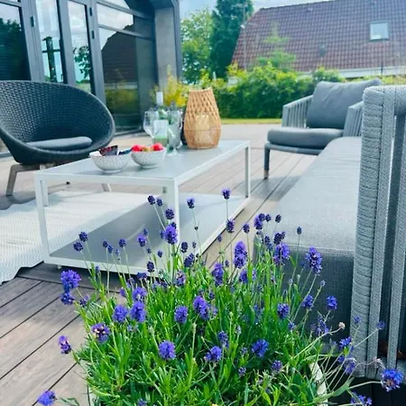 Luxurious With Sauna & Outdoor Hot Tub بيت للعطل *