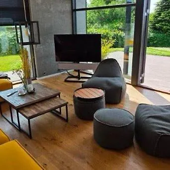 Luxurious With Sauna & Outdoor Hot Tub بيت للعطل *