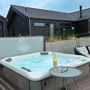 Luxurious With Sauna & Outdoor Hot Tub