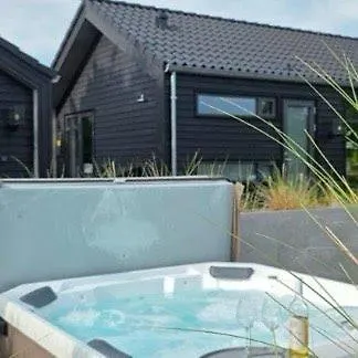 Luxurious With Sauna & Outdoor Hot Tub *