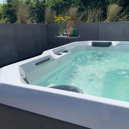 Luxurious With Sauna & Outdoor Hot Tub *