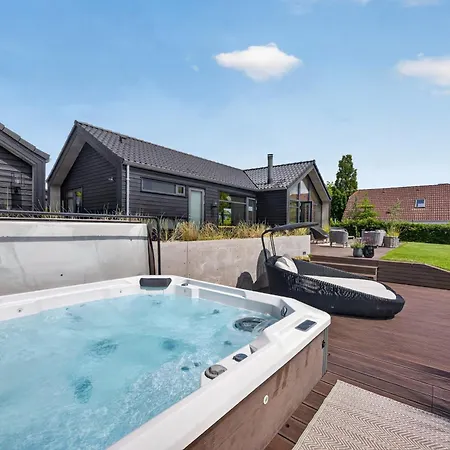 Luxurious With Sauna & Outdoor Hot Tub Σπίτι διακοπών *
