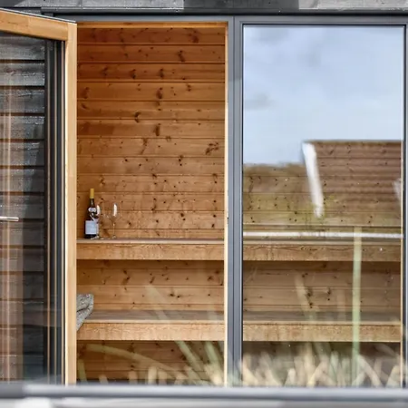 Luxurious With Sauna & Outdoor Hot Tub بيت للعطل Hejls