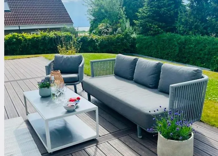 Dom wakacyjny Luxurious With Sauna & Outdoor Hot Tub Hejls