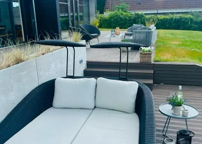 Dom wakacyjny Luxurious With Sauna & Outdoor Hot Tub Hejls