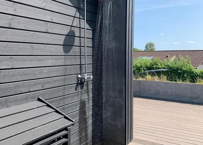 Dom wakacyjny Luxurious With Sauna & Outdoor Hot Tub Hejls