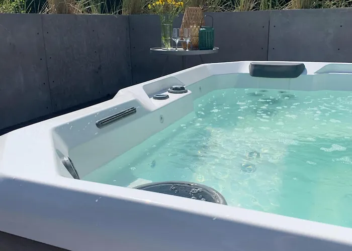 Luxurious With Sauna & Outdoor Hot Tub *