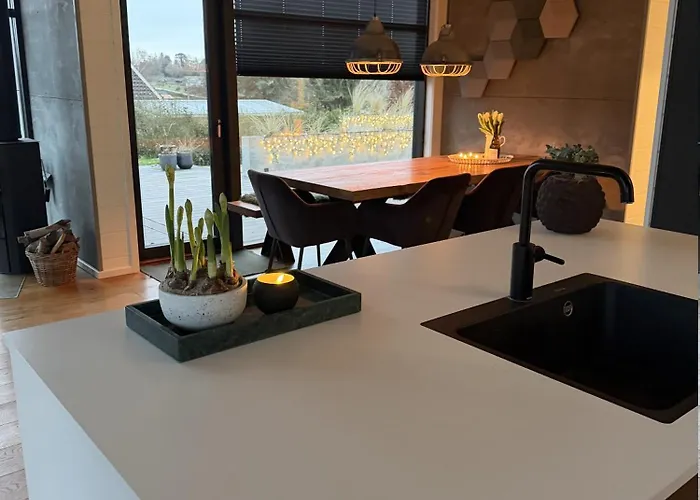 Dom wakacyjny Luxurious With Sauna & Outdoor Hot Tub *